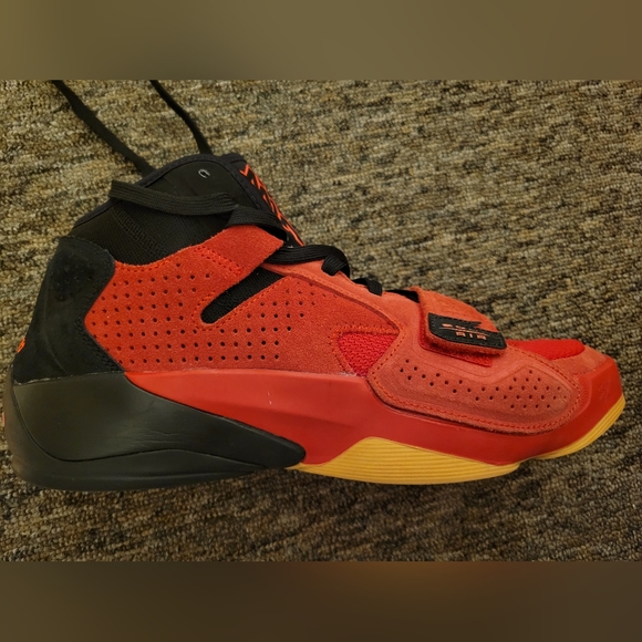 Jordan Zion 2 size 8.5 - Picture 3 of 6
